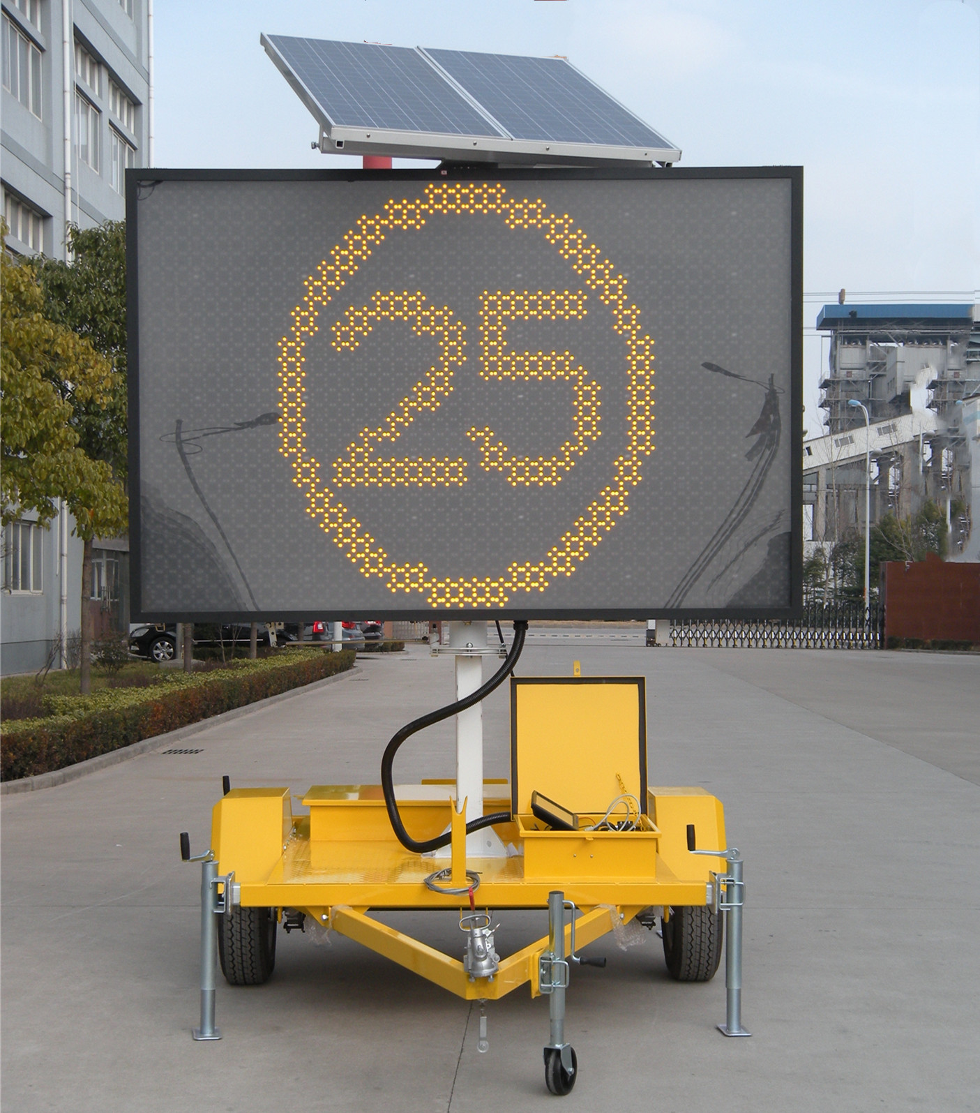 High Quality Large Size Amber Color Variable Message Traffic Sign with Both Onside and Remote Control