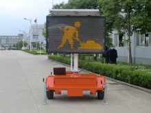 Small Size Trailer Mount Vms Traffic Sign Energy Saving and Long Lifespan