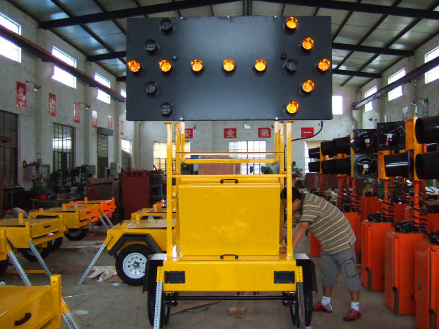 Winch Lifting Type Trailer Mounted And Solar Power Arrow Board 